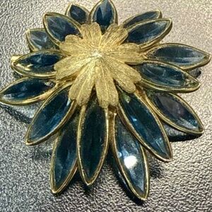 Vintage Corocraft Domed Sapphire Glass Flower Brooch – Gold Tone, 1950s–60s